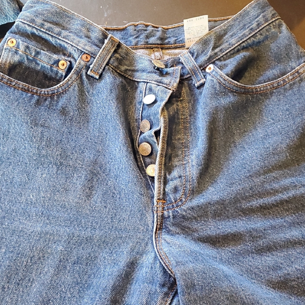 Levis, Women's,Blue Denim Button-Fly Jeans. Size 7, Good Condition